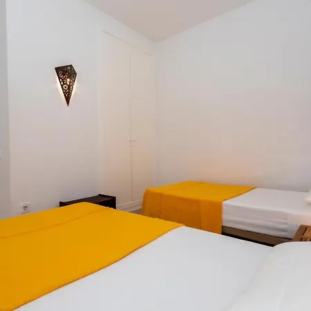 Dunas, Bajo, 2 Dormitorios, 25m Del Mar, By Bookindenia