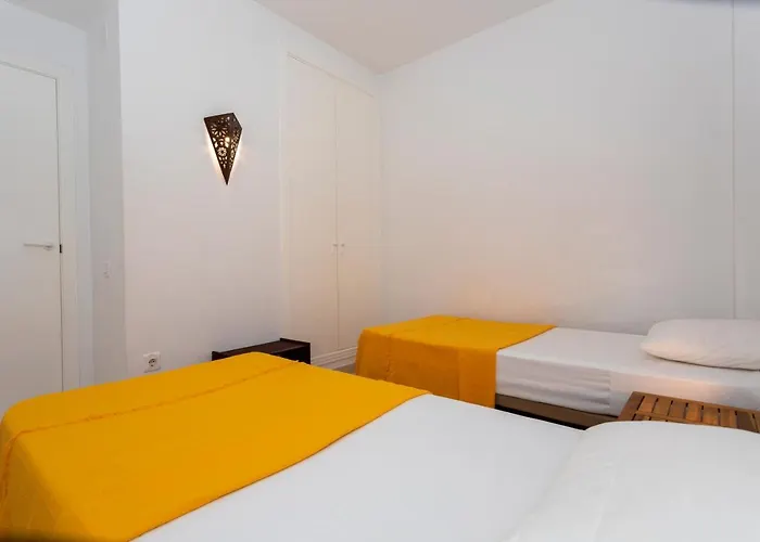 Dunas, Bajo, 2 Dormitorios, 25m Del Mar, By Bookindenia